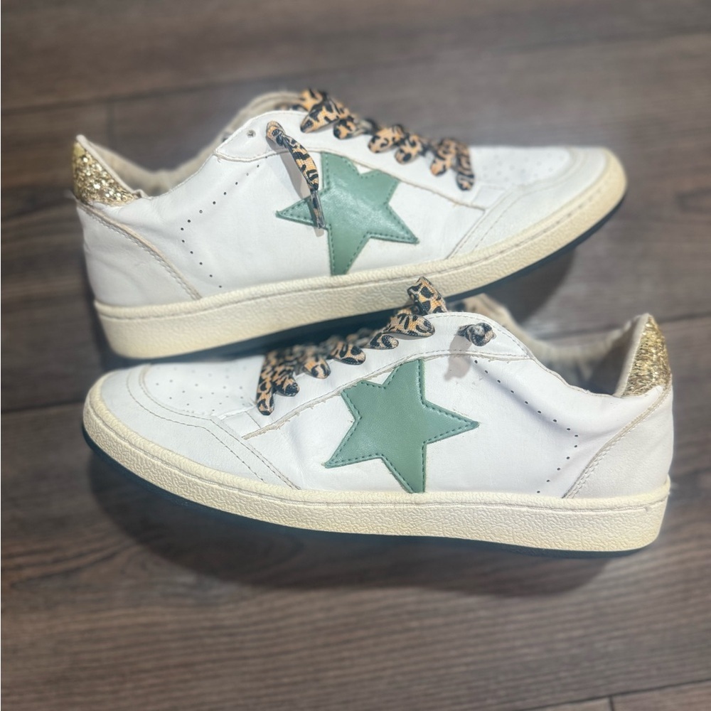 PAZ Distressed Sneaker Women’s 8 Green Star Leopard Laces Gold Glitter Heel
